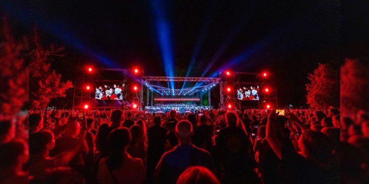 Over 20,000 People Applaud “Carmina Burana” in Skopje